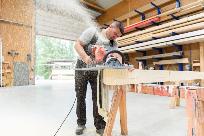 Holger Walzenbach in unserer Industriehalle